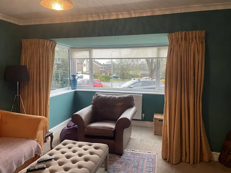 Curtains fitted precisely around a square bay window